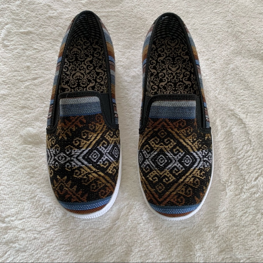 Slip on casual shoe NWOT